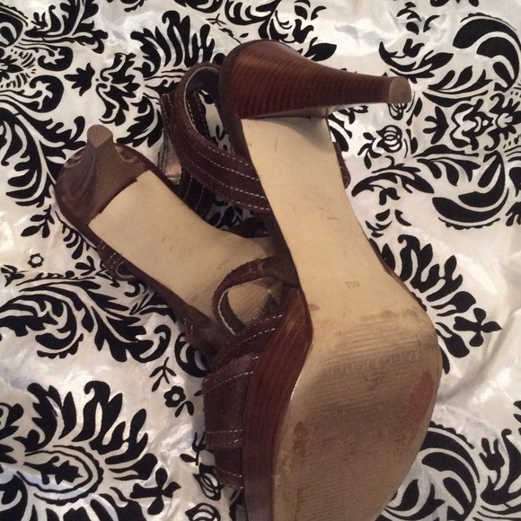 Heels - Picture 3 of 4